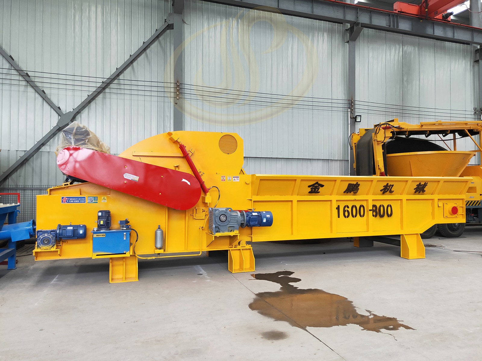 郑州金鹏生物质粉碎设备从上料到出料过程