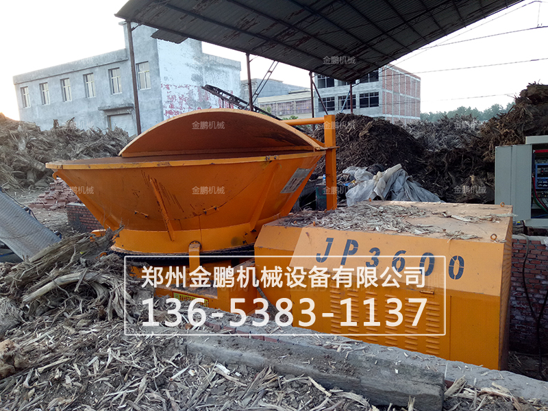 树根破碎出料现场